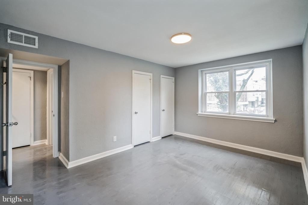2137 Bryn Mawr Avenue - Photo 11