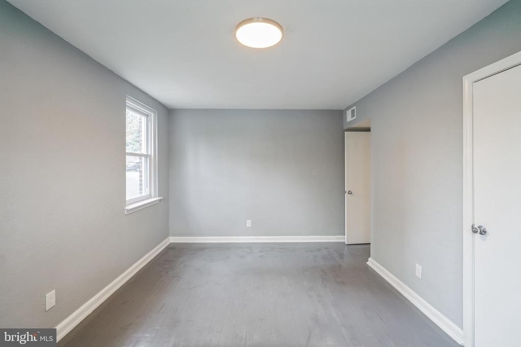 2137 Bryn Mawr Avenue - Photo 12