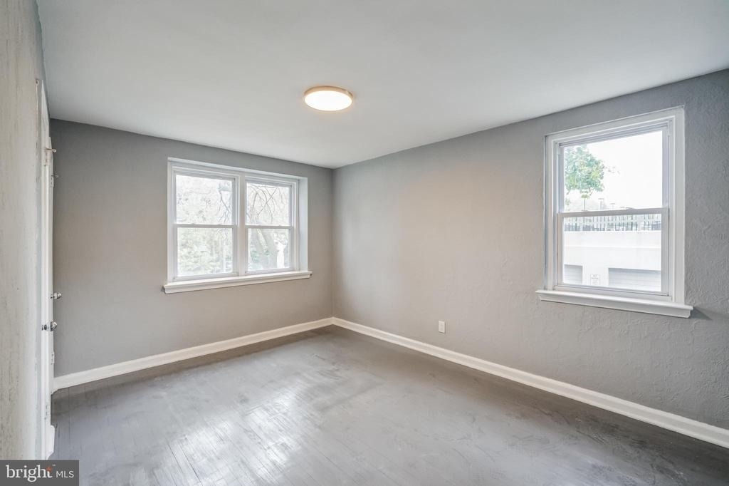 2137 Bryn Mawr Avenue - Photo 10