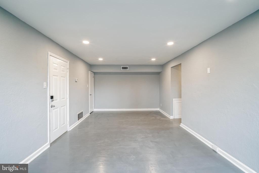 2137 Bryn Mawr Avenue - Photo 2