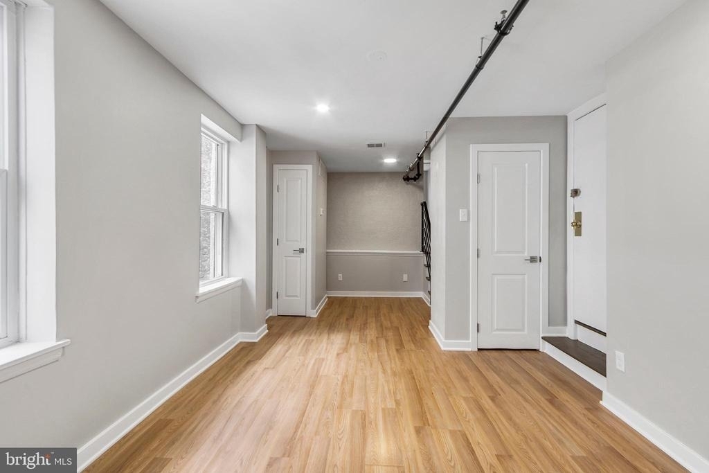 1929 Christian Street - Photo 2