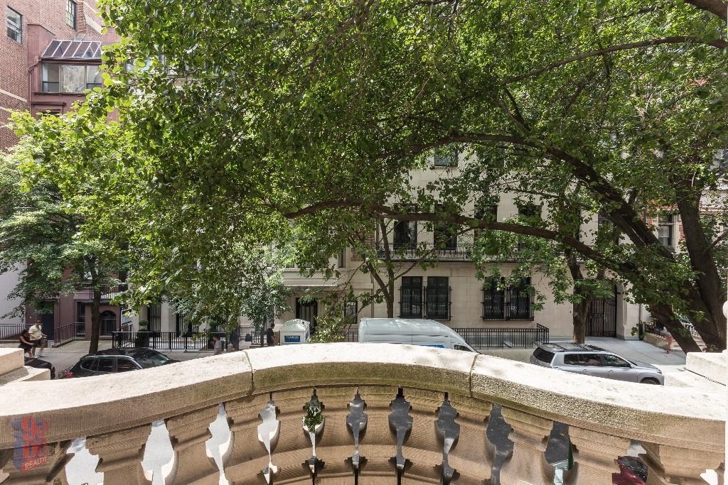 7 East 75th Street - Photo 1