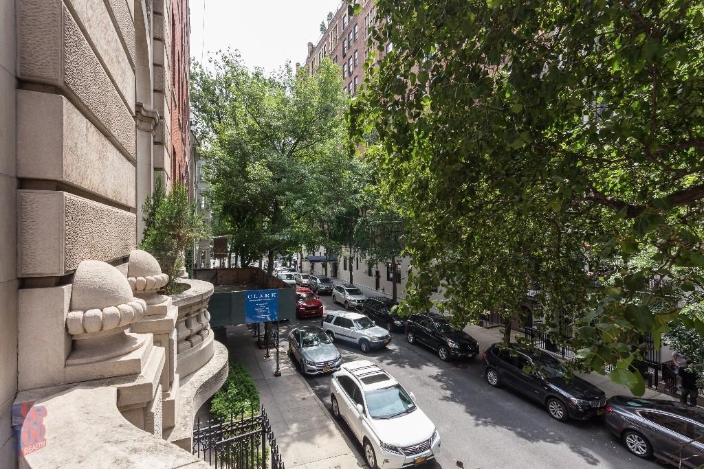 7 East 75th Street - Photo 4