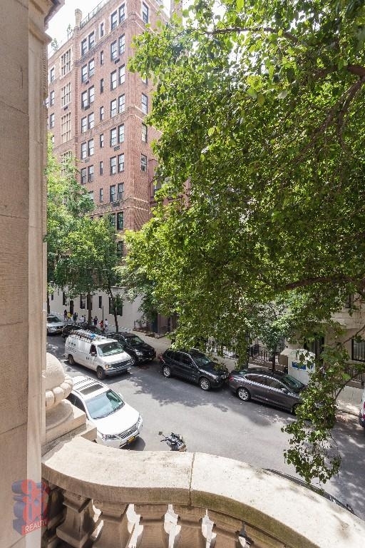 7 East 75th Street - Photo 3