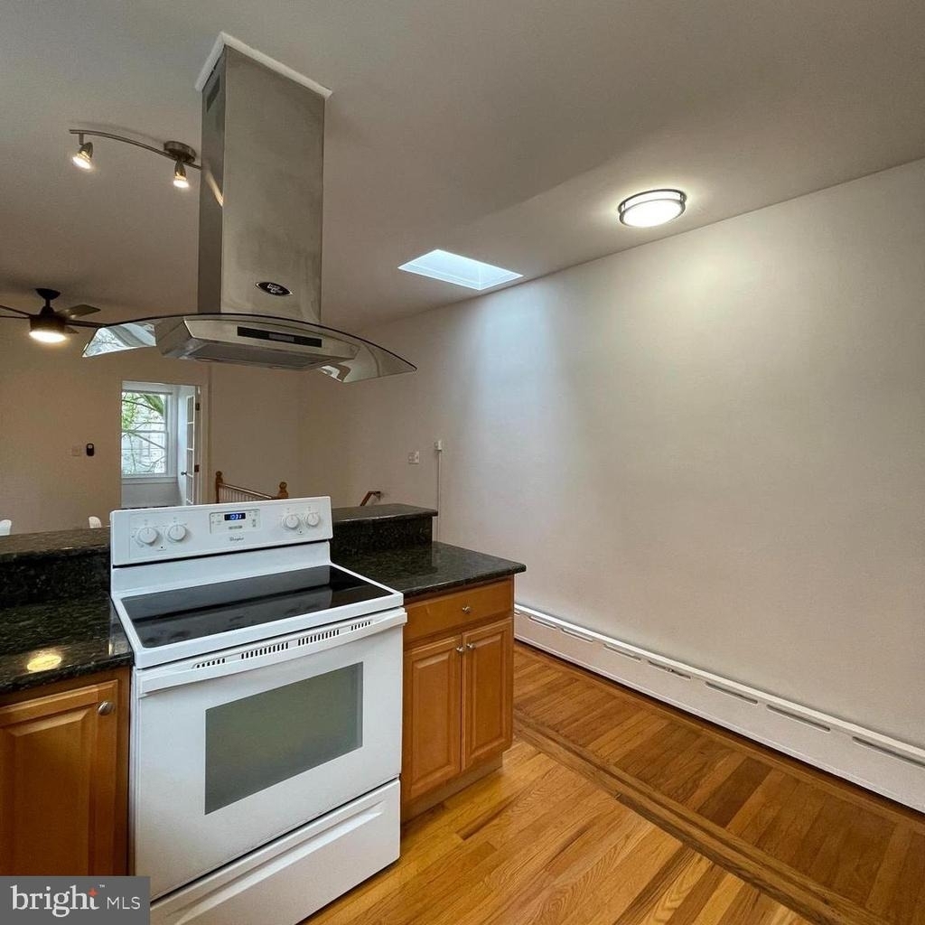 641 Bainbridge Street - Photo 7