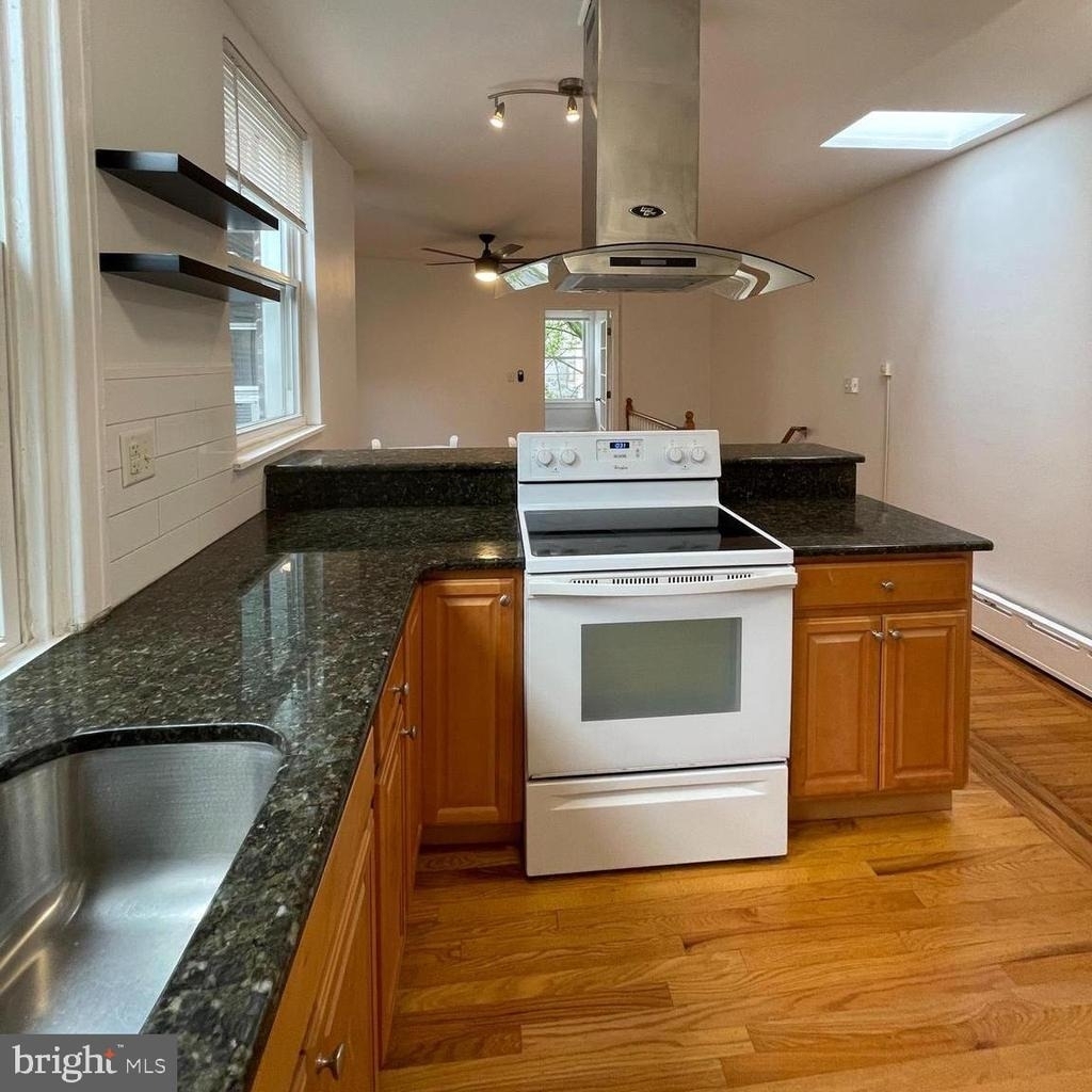641 Bainbridge Street - Photo 8