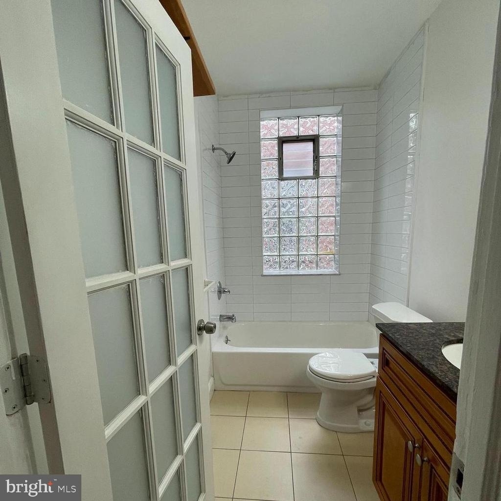 641 Bainbridge Street - Photo 18