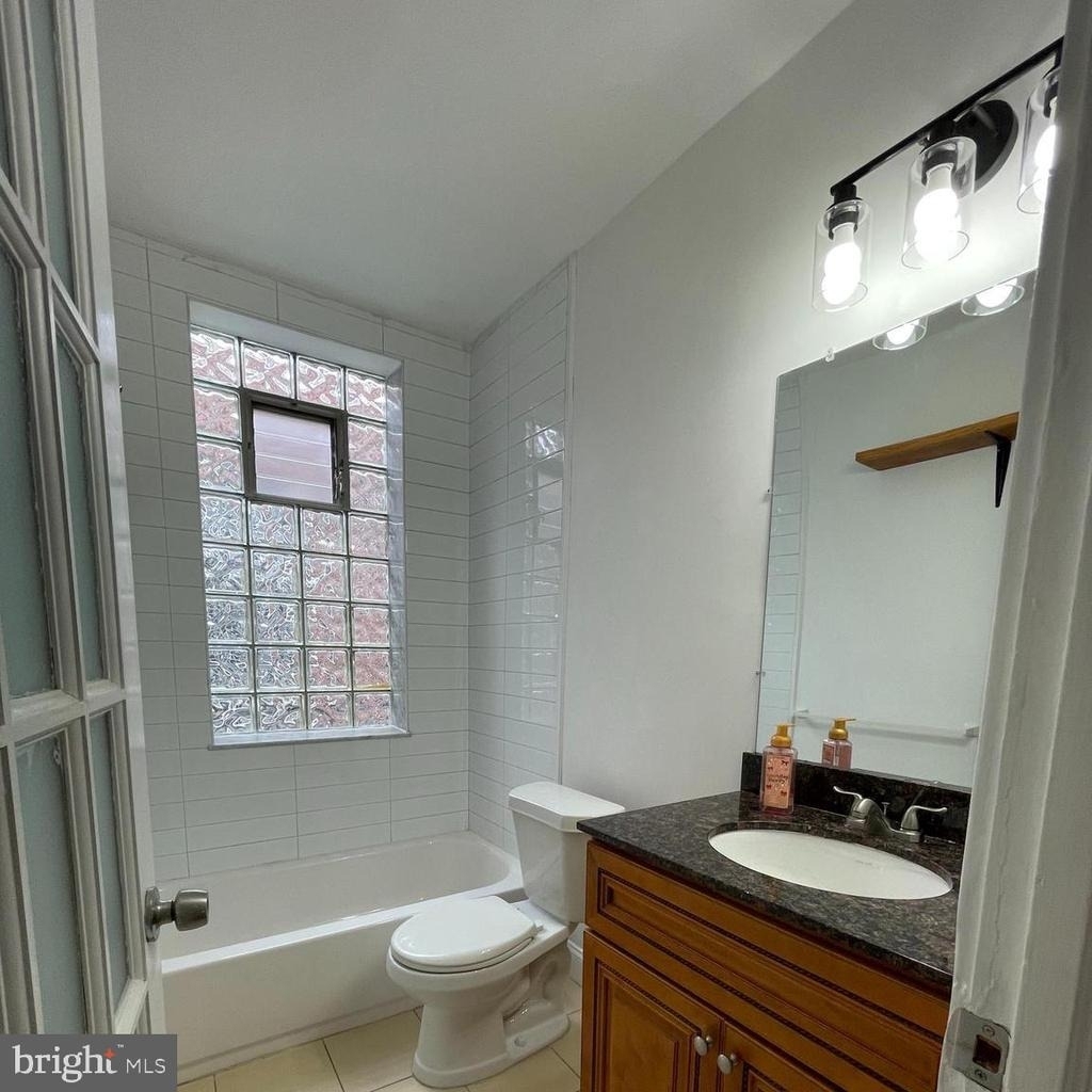 641 Bainbridge Street - Photo 17
