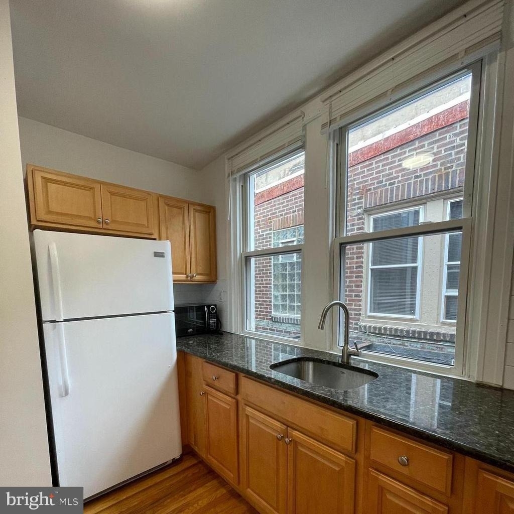 641 Bainbridge Street - Photo 6