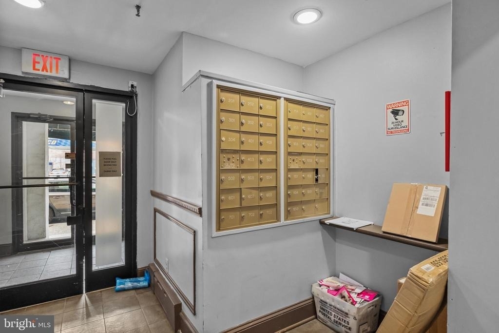 2135 Walnut Street - Photo 32