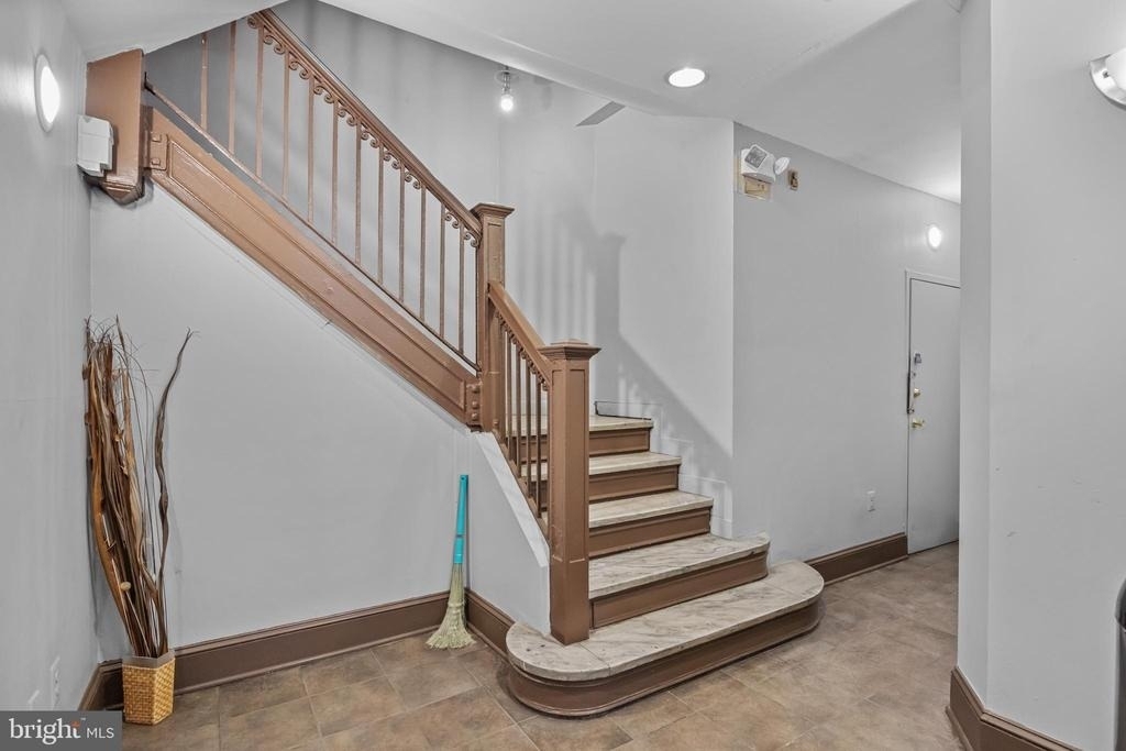 2135 Walnut Street - Photo 31