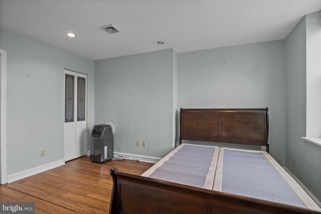 2135 Walnut Street - Photo 21