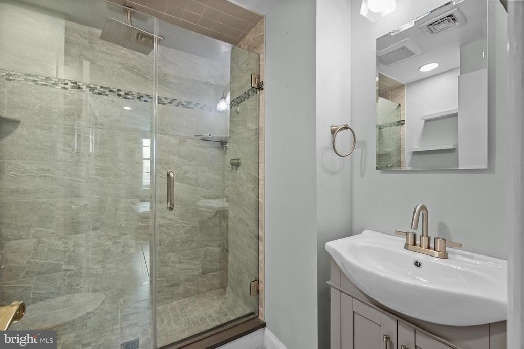 2135 Walnut Street - Photo 23
