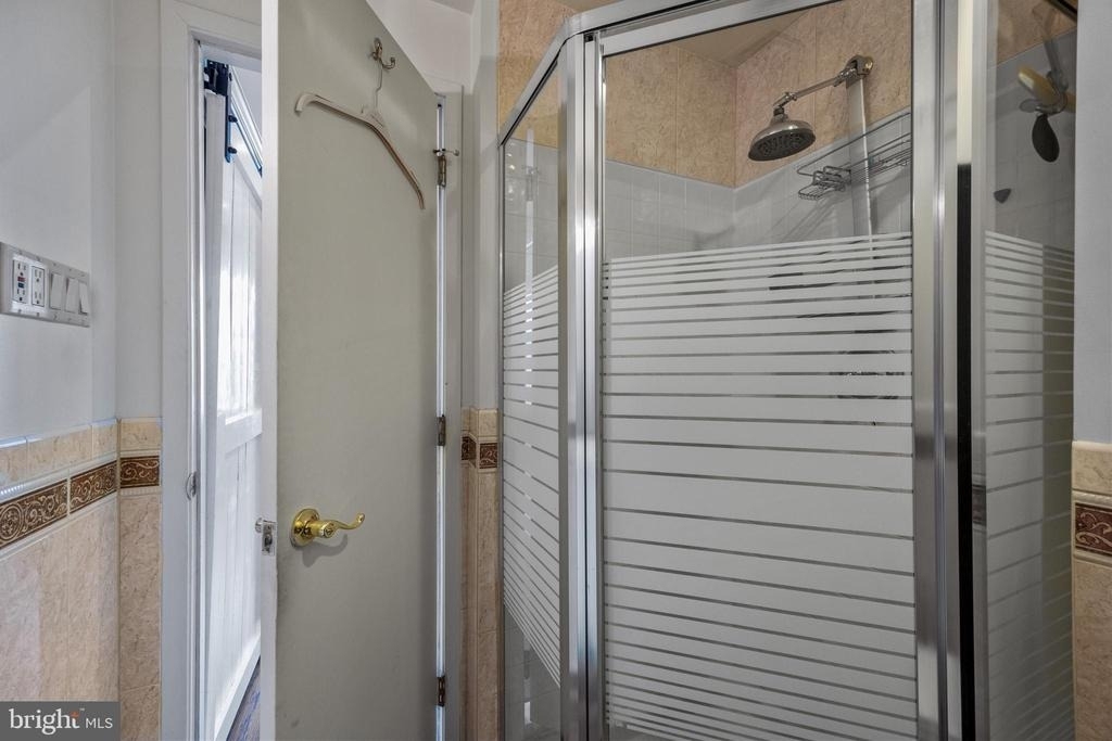 2135 Walnut Street - Photo 17