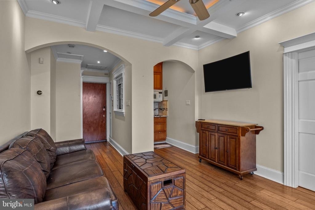 2135 Walnut Street - Photo 2
