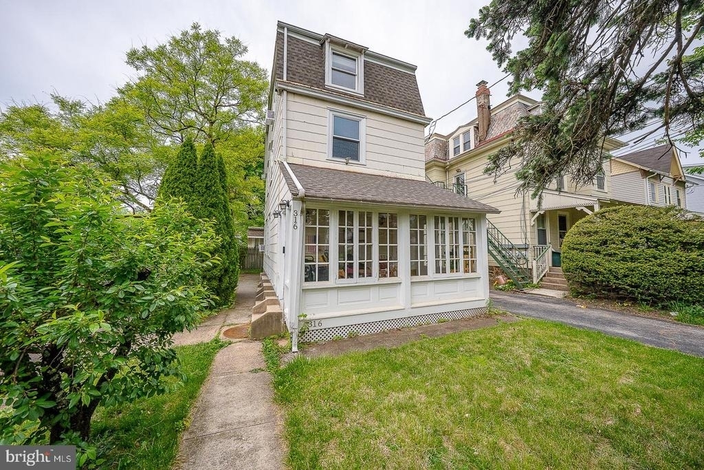 316 Locust Avenue - Photo 0
