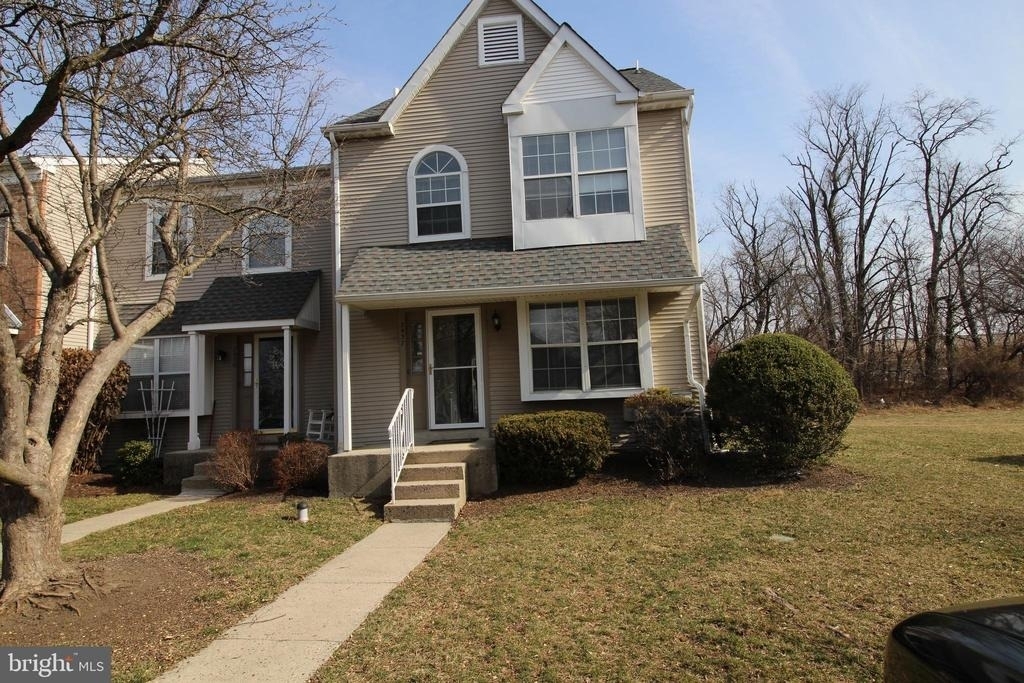 2437 Norrington - Photo 1
