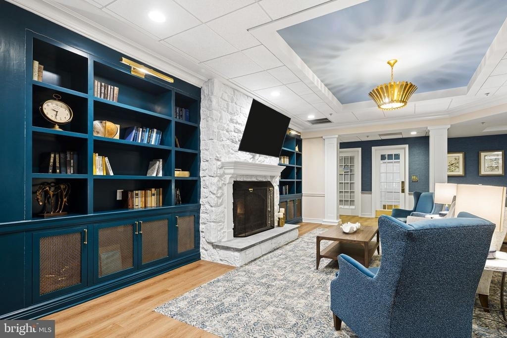 301 Victoria Gardens Drive - Photo 3