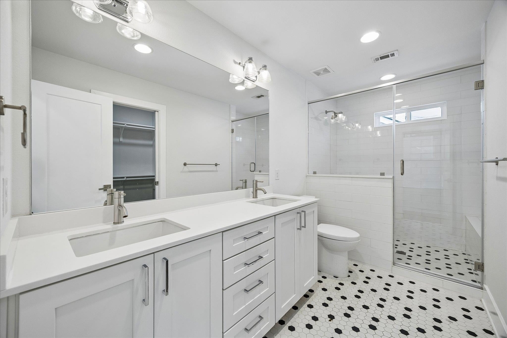 610 W 33rd St - Photo 10
