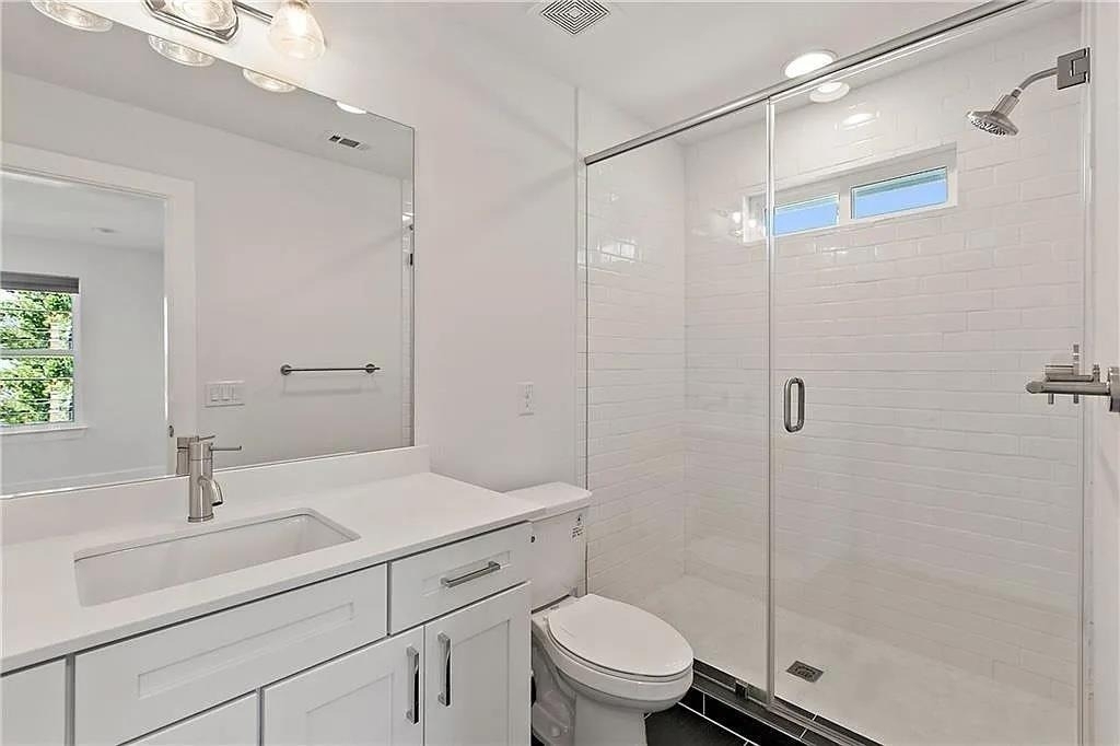 610 W 33rd St - Photo 9