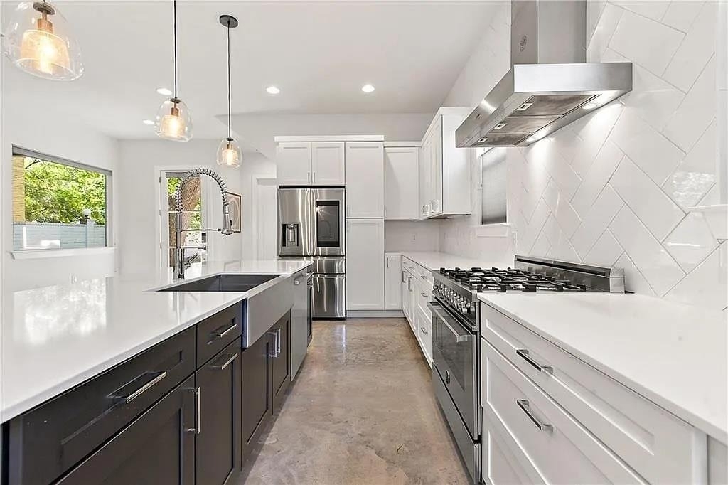 610 W 33rd St - Photo 3