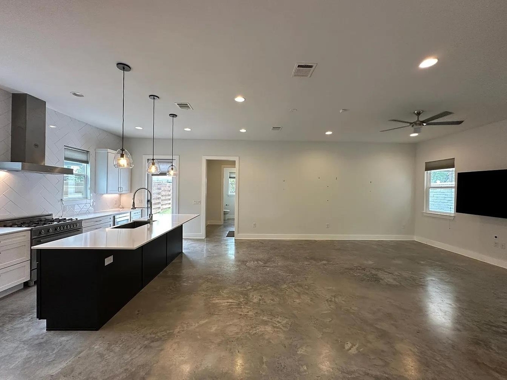 610 W 33rd St - Photo 4