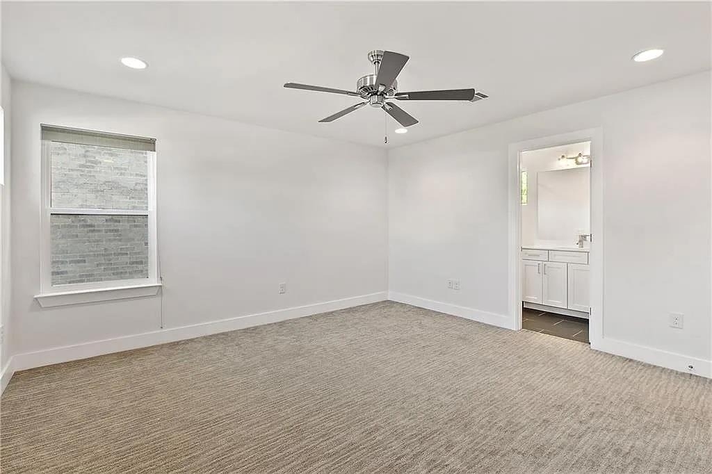 610 W 33rd St - Photo 10