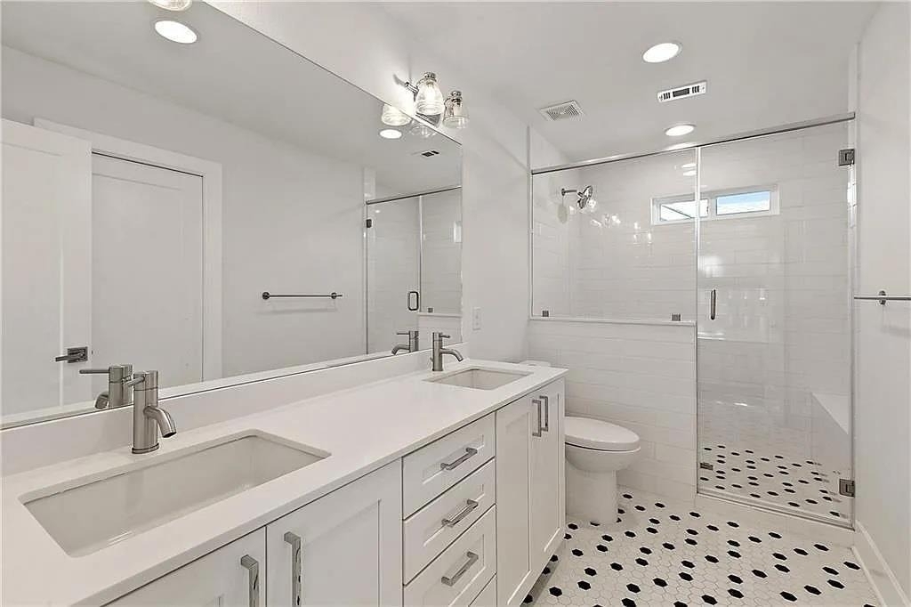 610 W 33rd St - Photo 11