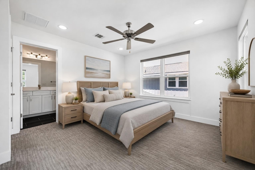 610 W 33rd St - Photo 9