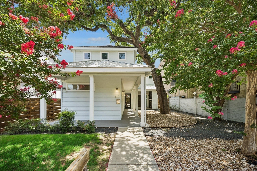 610 W 33rd St - Photo 3