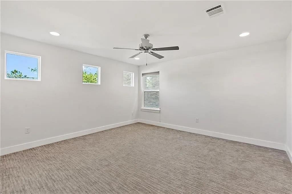 610 W 33rd St - Photo 5