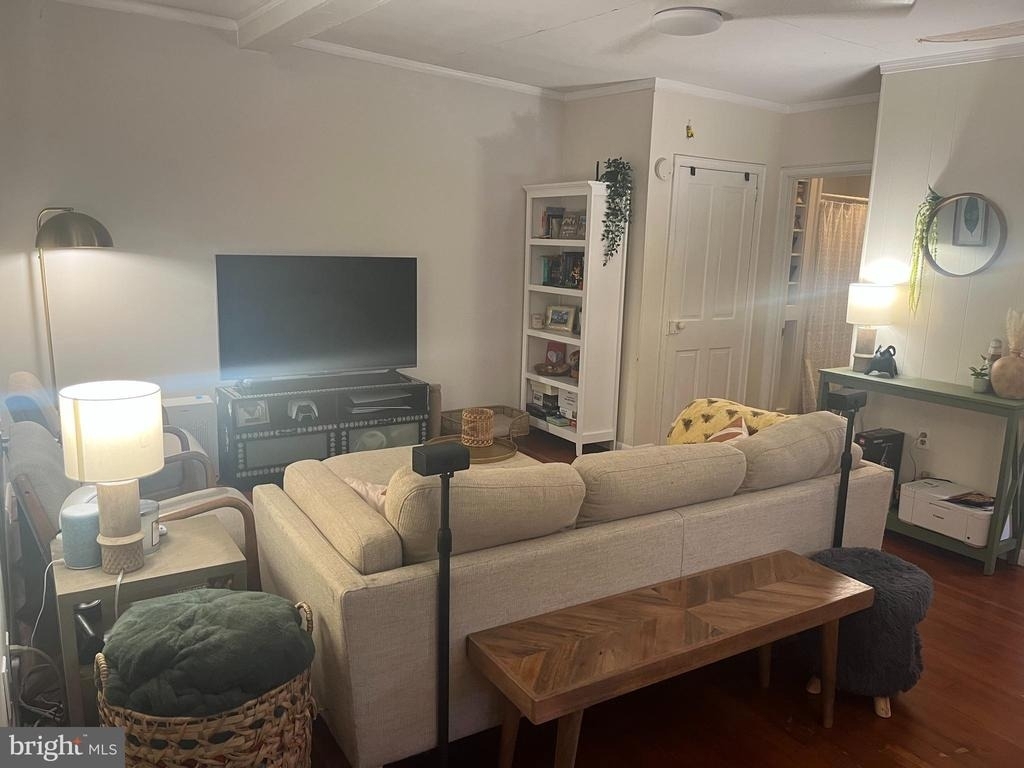 208 W Union - Photo 1