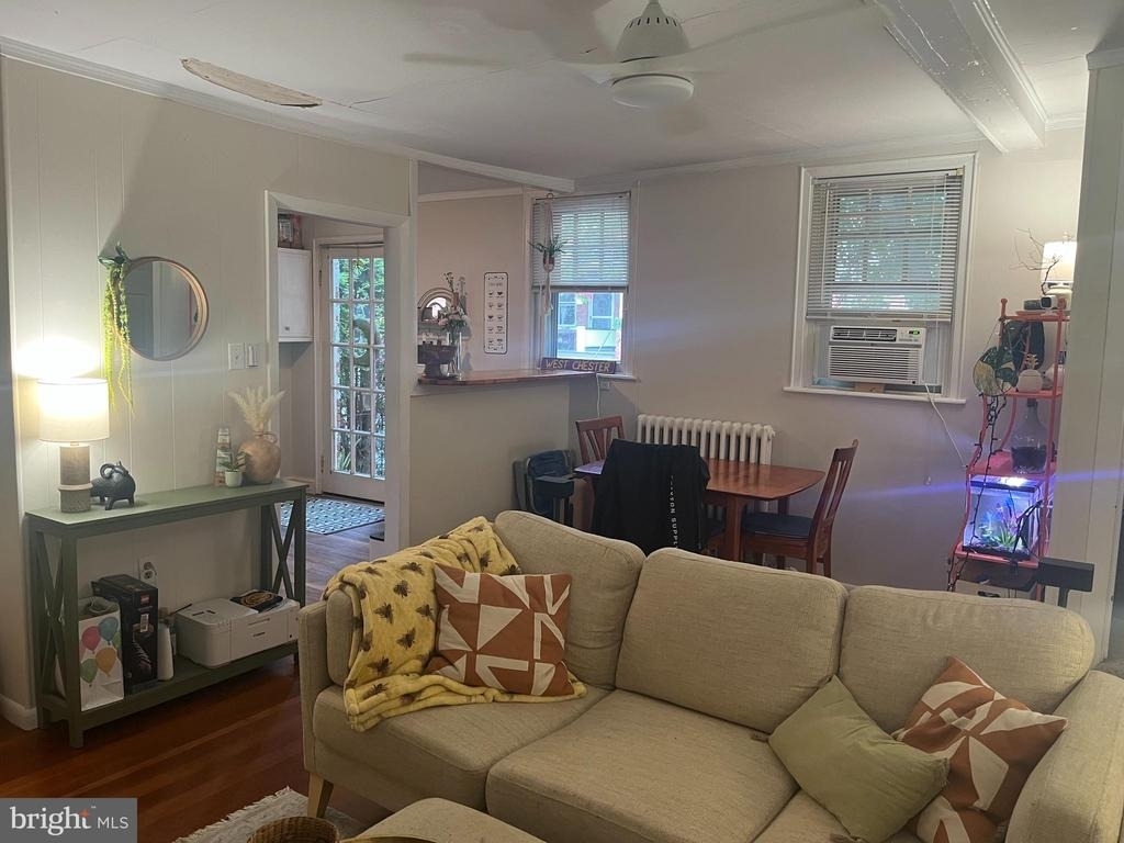 208 W Union - Photo 2