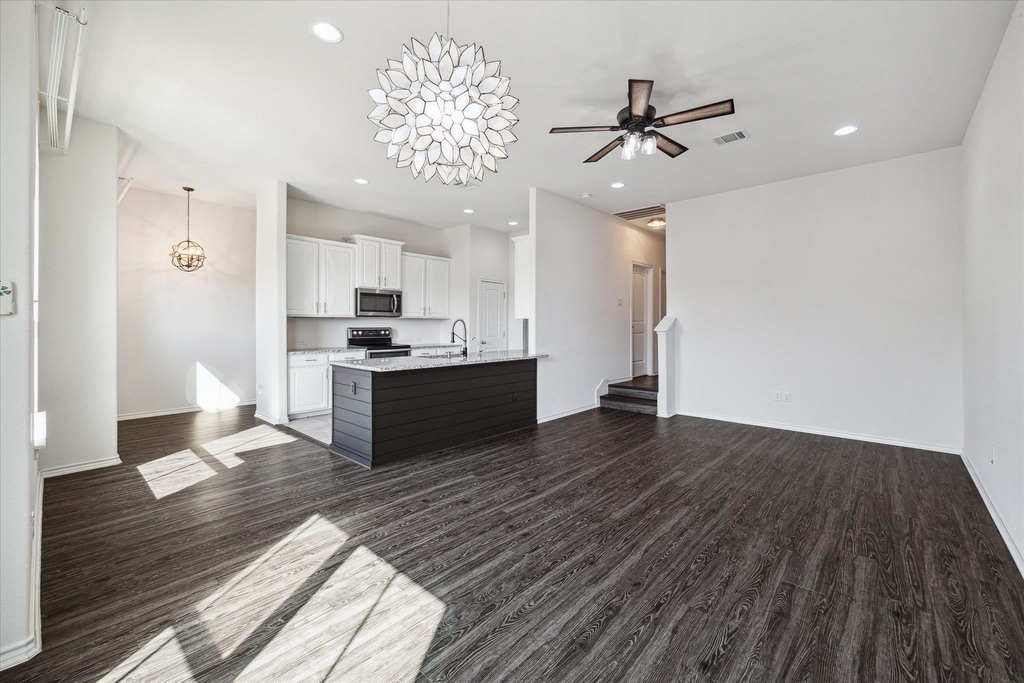 2105 Town Centre Dr - Photo 5