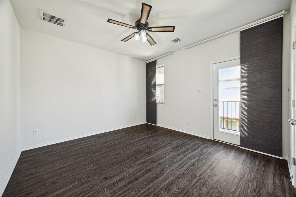 2105 Town Centre Dr - Photo 11