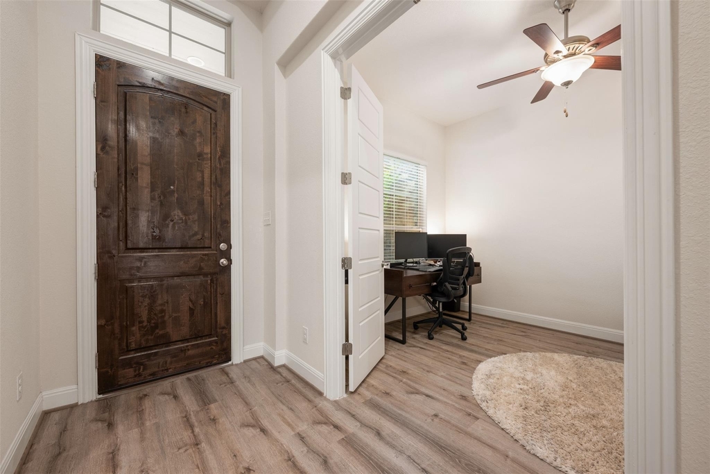 725 Millcreek Ln - Photo 2
