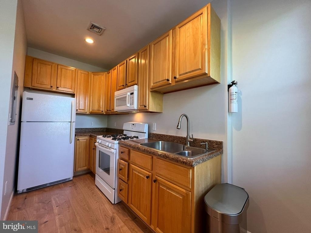 255 Mercer Street - Photo 8