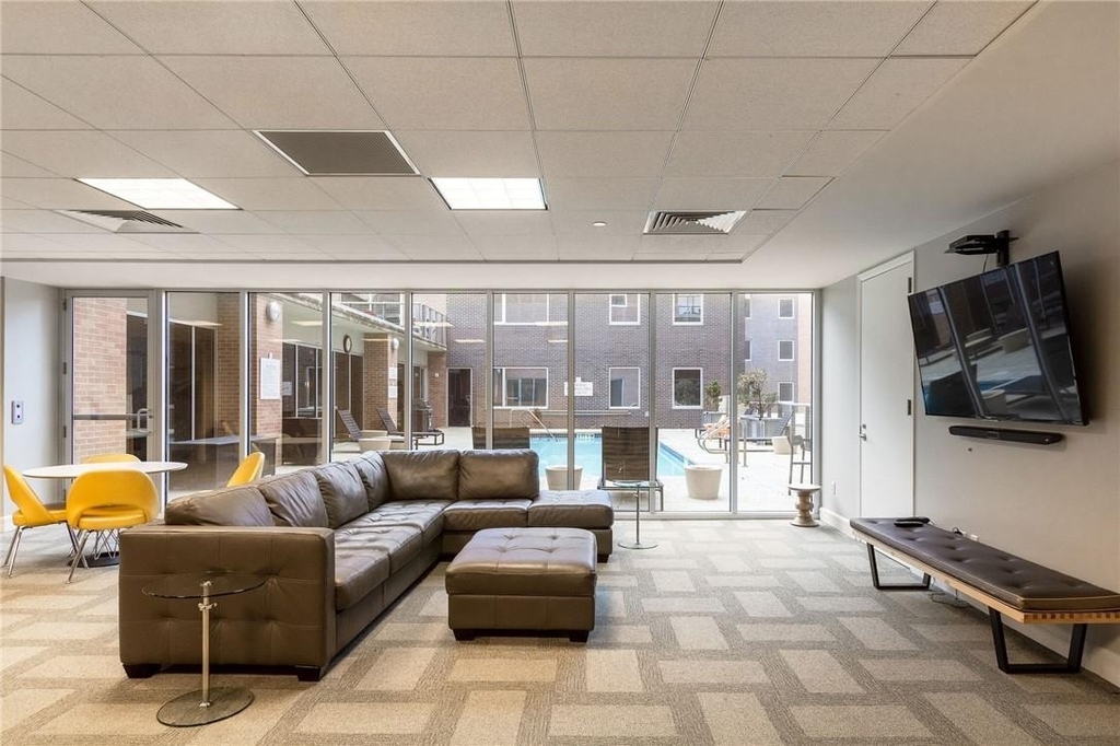 901 W 9th St - Photo 28