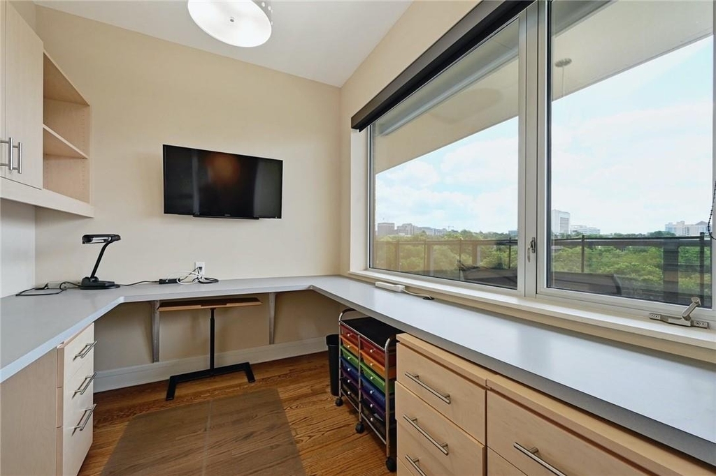 901 W 9th St - Photo 17