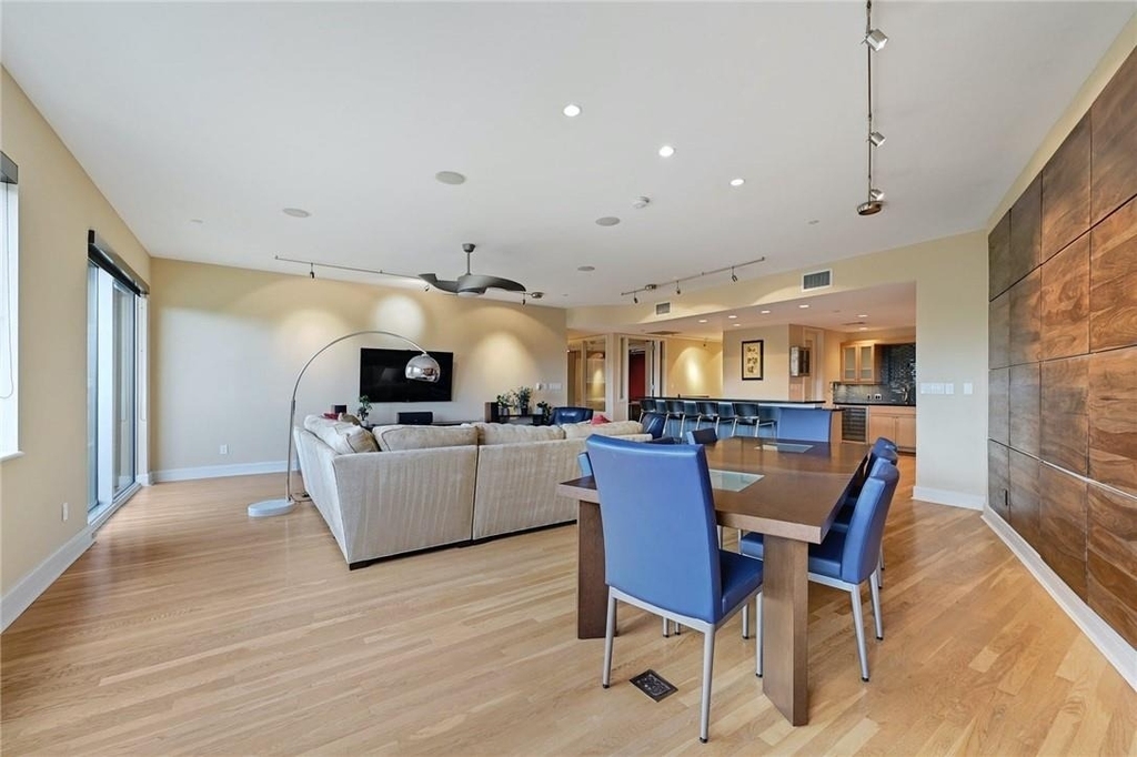 901 W 9th St - Photo 6