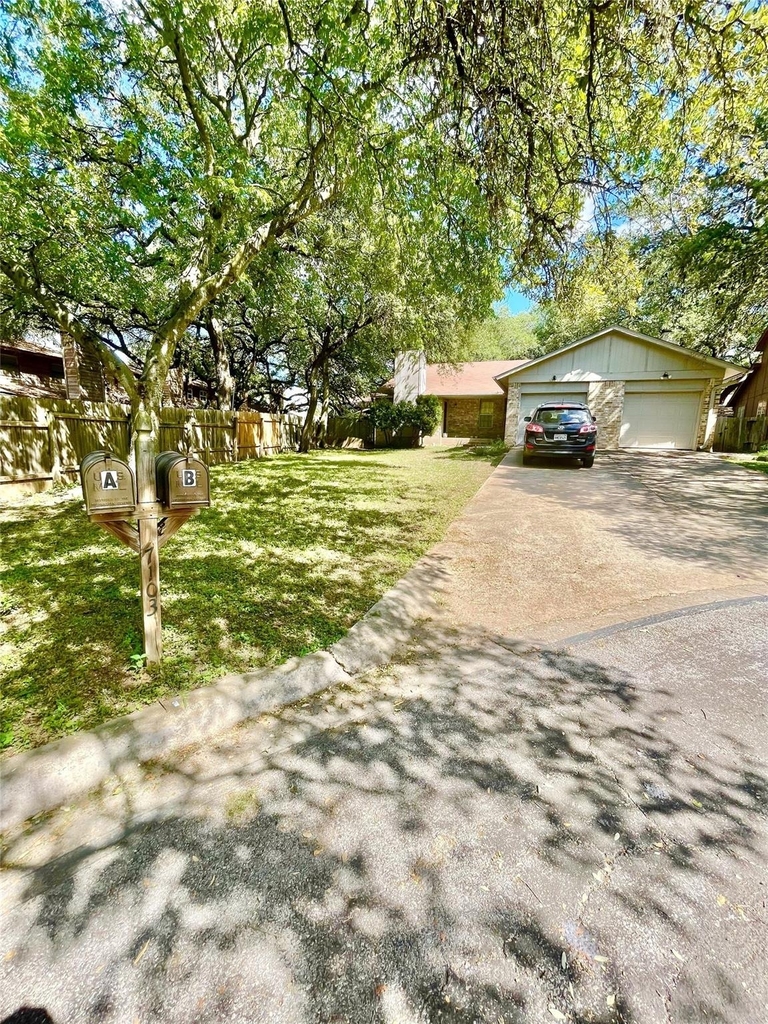 7103 Woodhue Ct - Photo 0