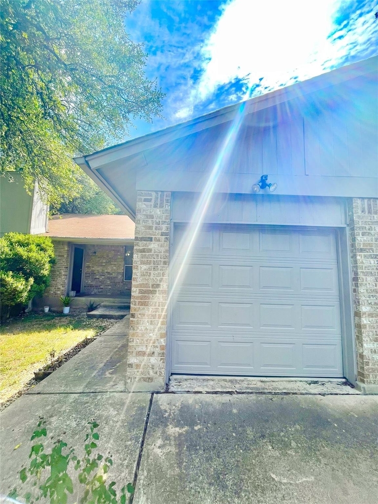 7103 Woodhue Ct - Photo 2