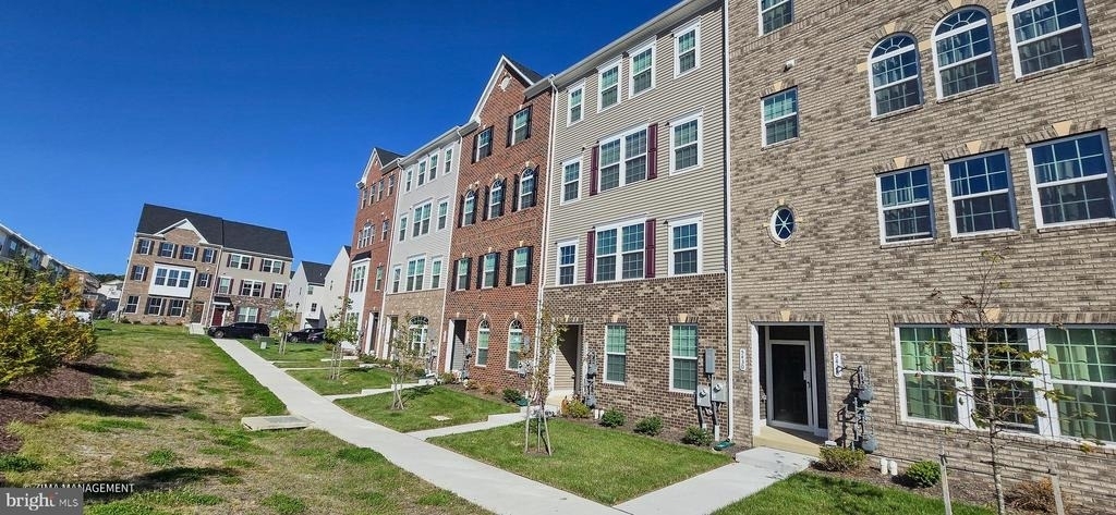 5426 Greenpoint Lane - Photo 2
