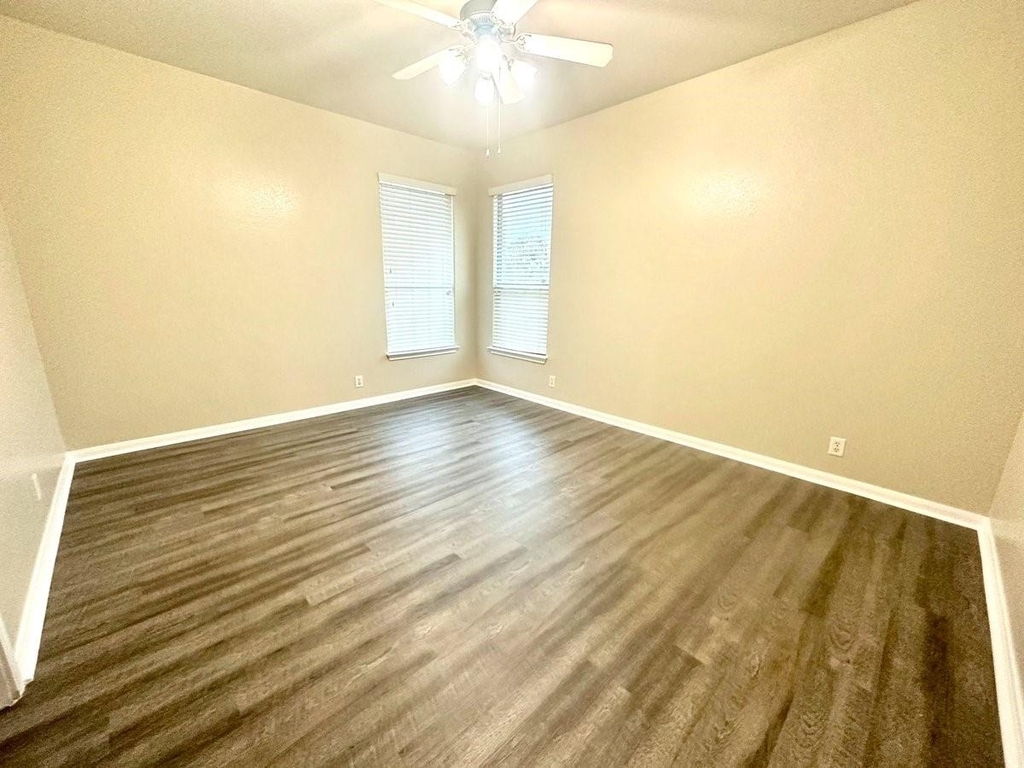 2404 Allred Dr - Photo 11