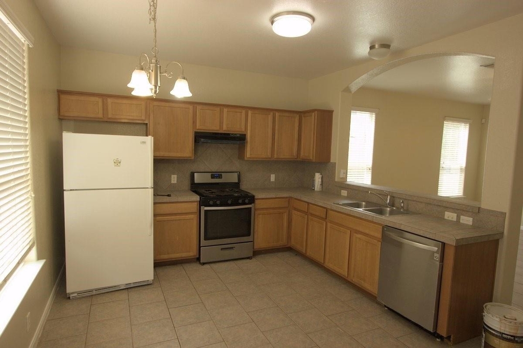 2404 Allred Dr - Photo 4