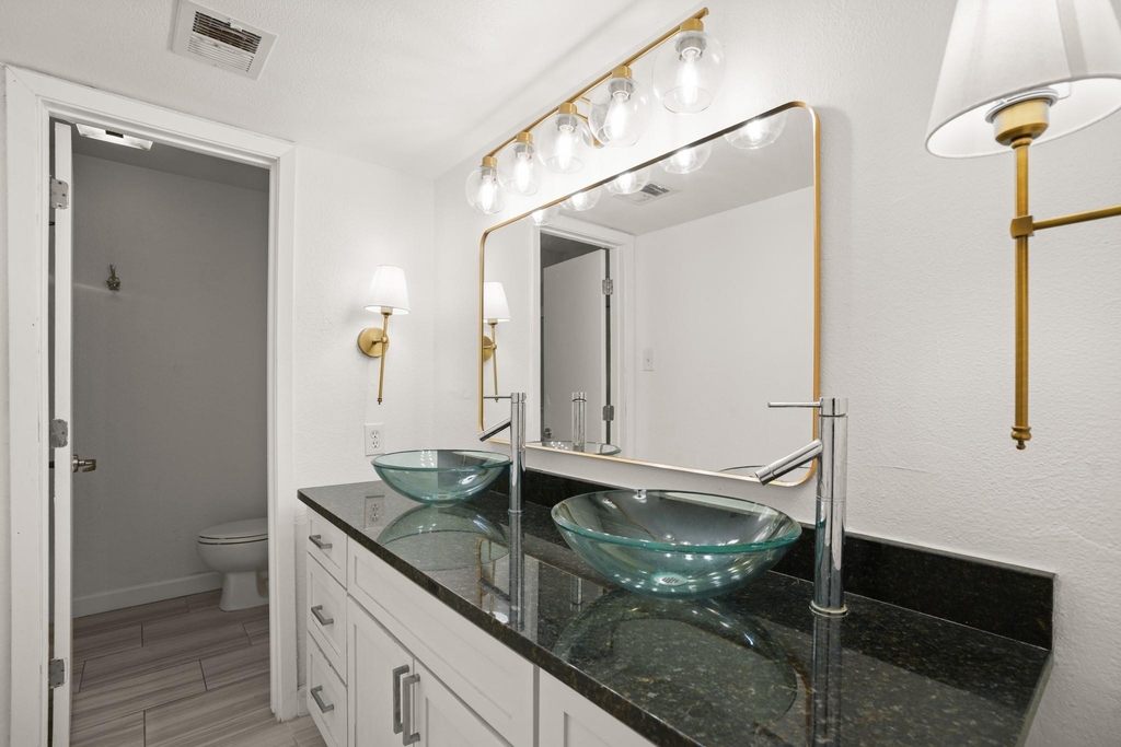 2020 S Congress Ave - Photo 11