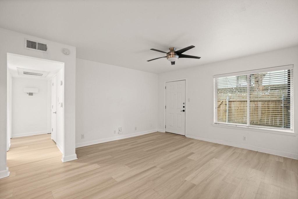 2020 S Congress Ave - Photo 8