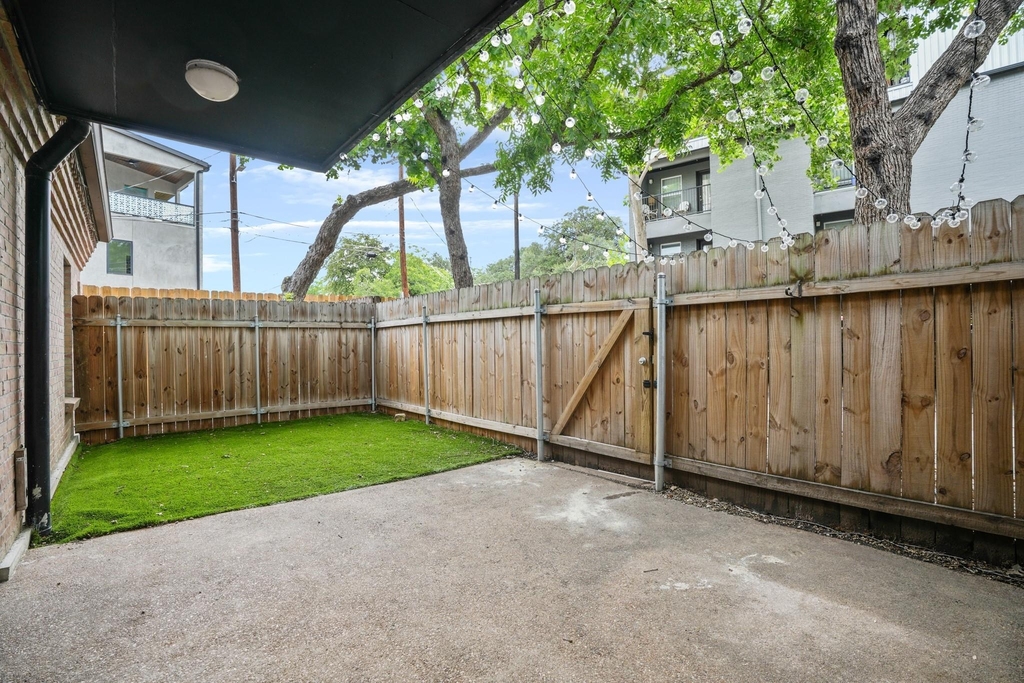 2020 S Congress Ave - Photo 16