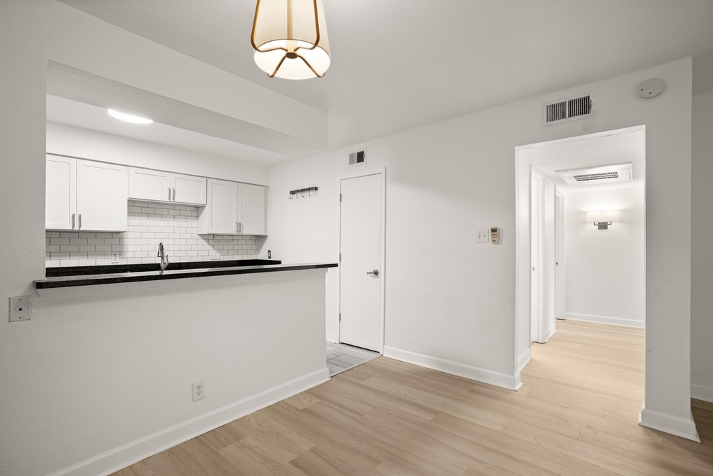 2020 S Congress Ave - Photo 1