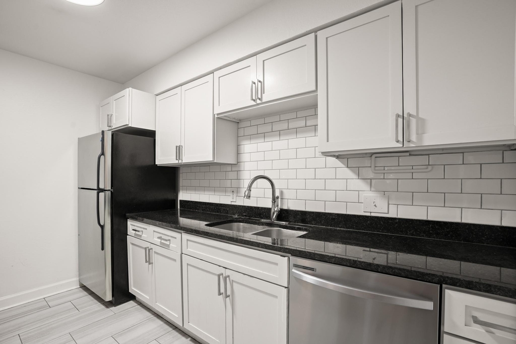 2020 S Congress Ave - Photo 4